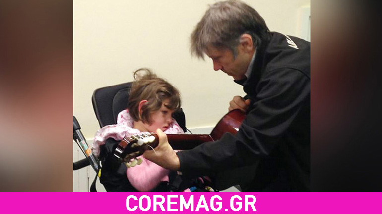 O Bruce Dickinson χαρίζει χαμόγελα στα παιδιά του Nordoff Robbins Music Therapy Center